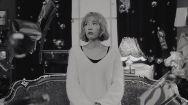 UNIVERSMTOWN's tweet photo. Last Round:
100 pts @TAEYONlE
75 pts @jungchrystie
50 pts @joyiliet

Answer: Taeyeon
Explanation:
🌧️ = Taeyeon's song called “Rain”.
🐼 = Referring to her song “What Do I Call You”.
🍕 = She's the face of Korean pizza brand “YoungMan Pizza”. https://t.co/sgG3hS87ZU
