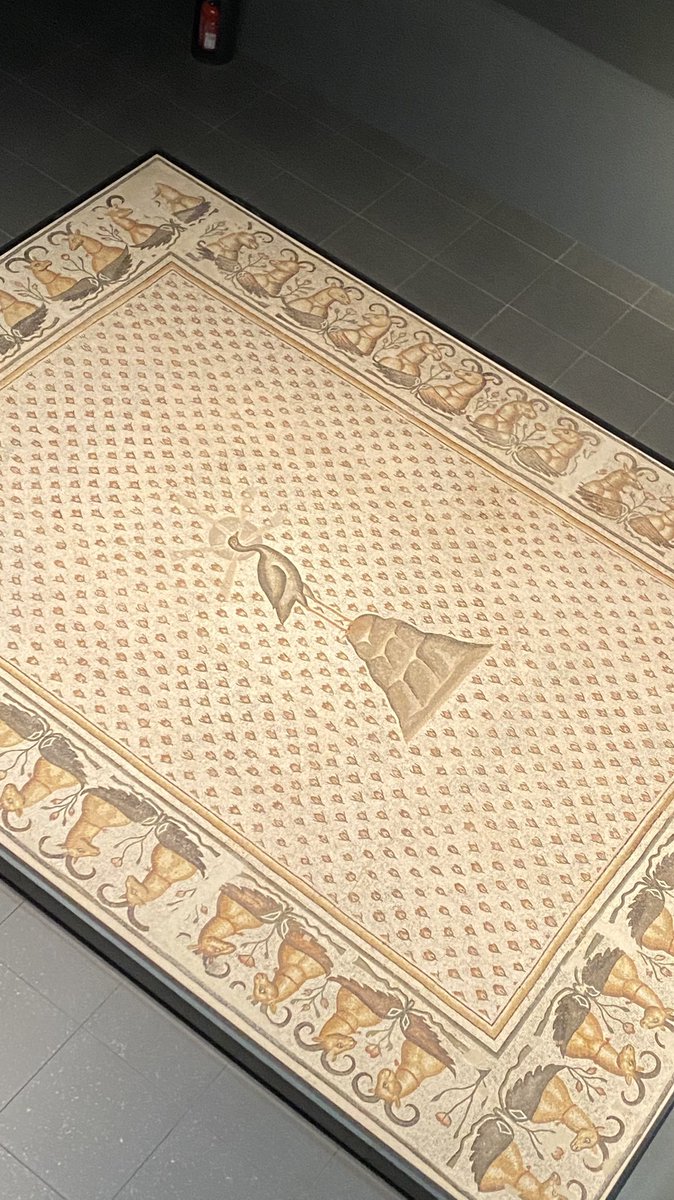 comte_A__'s tweet photo. je pense que cette mosaïque du Louvre rappellera des souvenirs aux latinistes https://t.co/8Z1D7MRCJQ