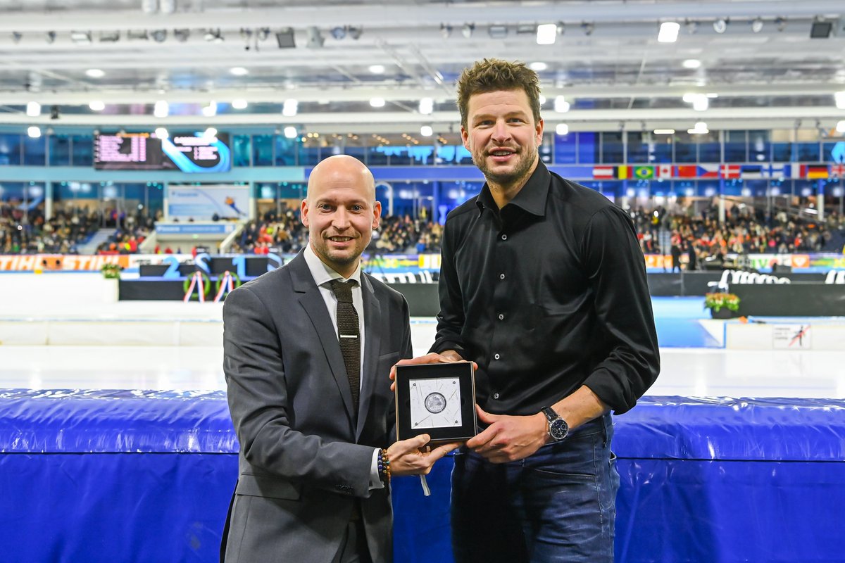 Royal Dutch Mint (@royaldutchmint) on Twitter photo Zojuist heeft voormalig olympisch schaatser <a href="/SvenKramer86/">Sven Kramer</a>, tijdens de NK Daikin Allround & Sprint, de eerste Sven Kramer penning in ontvangst genomen! De uitgiften zijn verkrijgbaar op knm.nl/svenkramer Zojuist heeft voormalig olympisch schaatser <a href="/SvenKramer86/">Sven Kramer</a>, tijdens de NK Daikin Allround & Sprint, de eerste Sven Kramer penning in ontvangst genomen! De uitgiften zijn verkrijgbaar op knm.nl/svenkramer