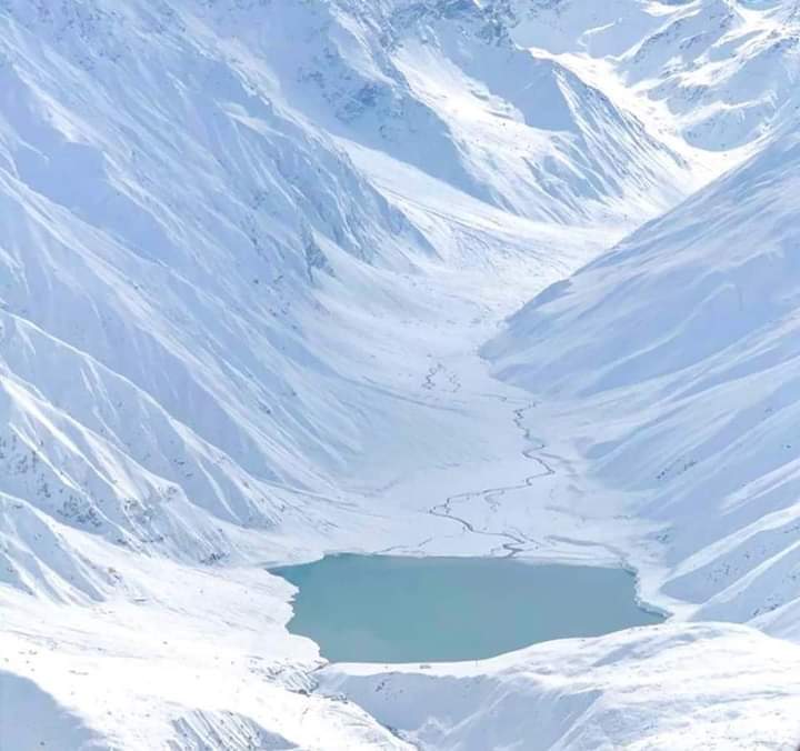 raja1667's tweet photo. خیبر پختونخوا / خوبصورت ضلع مانسہرہ
جھیل سیف الملوک ناران کے دسمبر 2022 میں برف پوش کے دلفریب مناظر
#KPbuzz #PyaraPakistan https://t.co/uu0gK95kAM