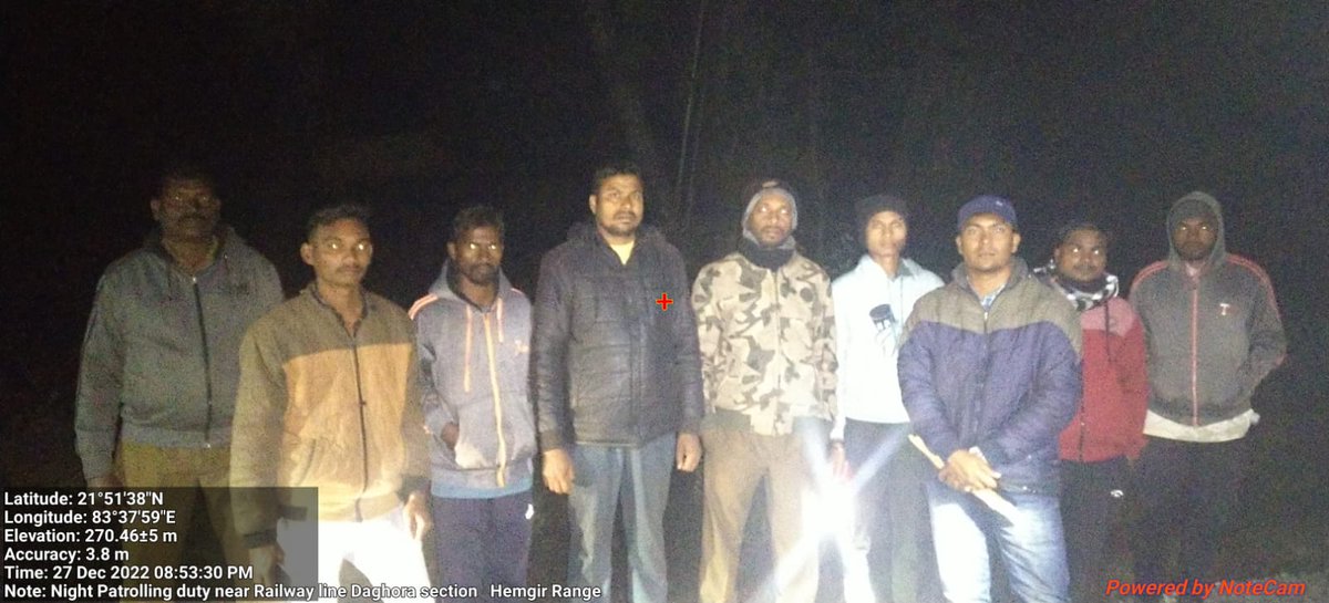DfoSundargarh's tweet image. Joint Night Patrolling along the railway track by Daghora section staff, Hemgir Forest Range &amp;amp; Railways Engineering &amp;amp; OHE staff

#CoordinatedEfforts
#ElephantProtection
@ForestDeptt @pccfodisha @PCCFWL_Odisha @elephant_trust @RailMinIndia