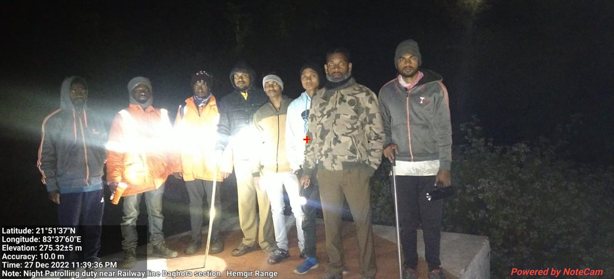 DfoSundargarh's tweet image. Joint Night Patrolling along the railway track by Daghora section staff, Hemgir Forest Range &amp;amp; Railways Engineering &amp;amp; OHE staff

#CoordinatedEfforts
#ElephantProtection
@ForestDeptt @pccfodisha @PCCFWL_Odisha @elephant_trust @RailMinIndia