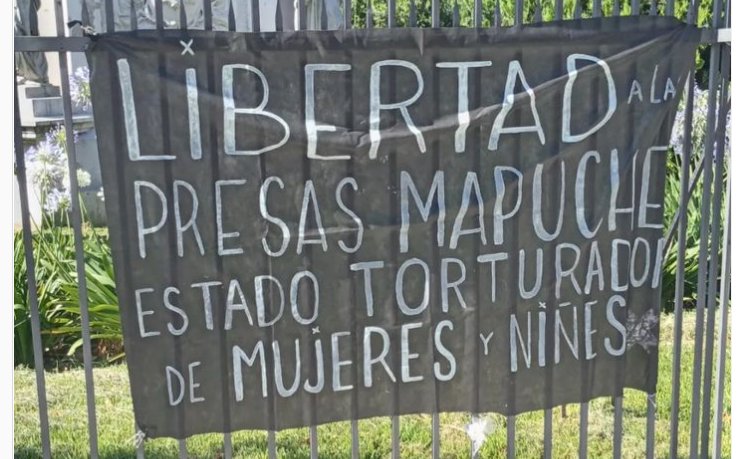 SantrichVive's tweet photo. Nación Mapuche. Carriqueo: “Esperamos que con la llegada del año nuevo winka no haya presas políticas en la Argentina”/ Testimonio de las Presas por aplazamiento de la Mesa de diálogo
https://t.co/OePV6RORRH
#mapuche 
#LibertadParaLosPresosPoliticos #Chile #Argentina https://t.co/DuVJIeqQAG