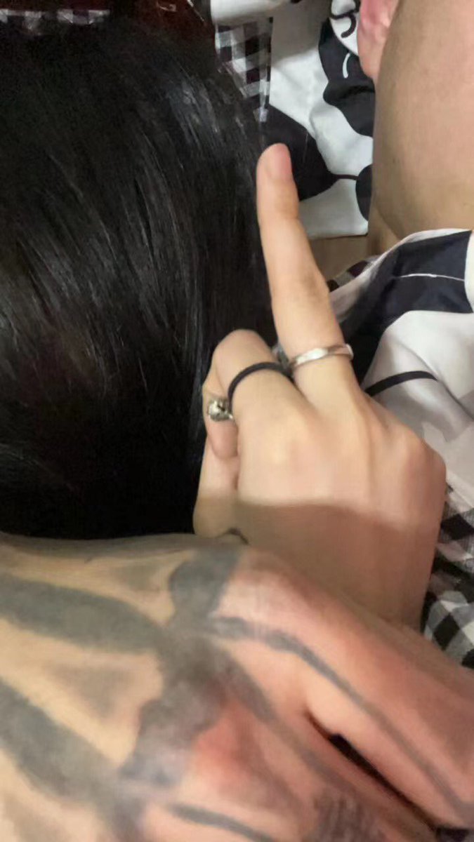 nini0706_'s tweet photo. 在男朋友怀里鄙视你们这群傻逼，祝你们一辈子阳痿，死吗东西 #ATM奴   #报销奴 #上贡奴 #匿名贡 #压榨奴 #傻逼提款机 #人形提款机 https://t.co/2iQT0QtcAA