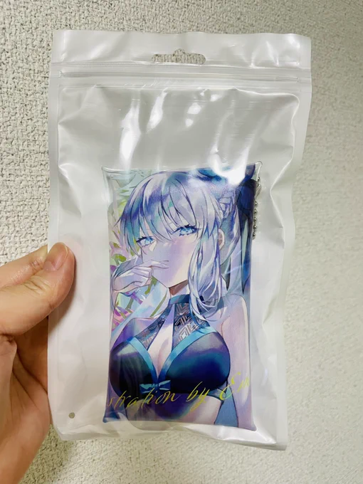 福袋のマルチケースドチャクソ綺麗なんだけど、実物の良さ伝わらん…写真撮るの下手くそ 