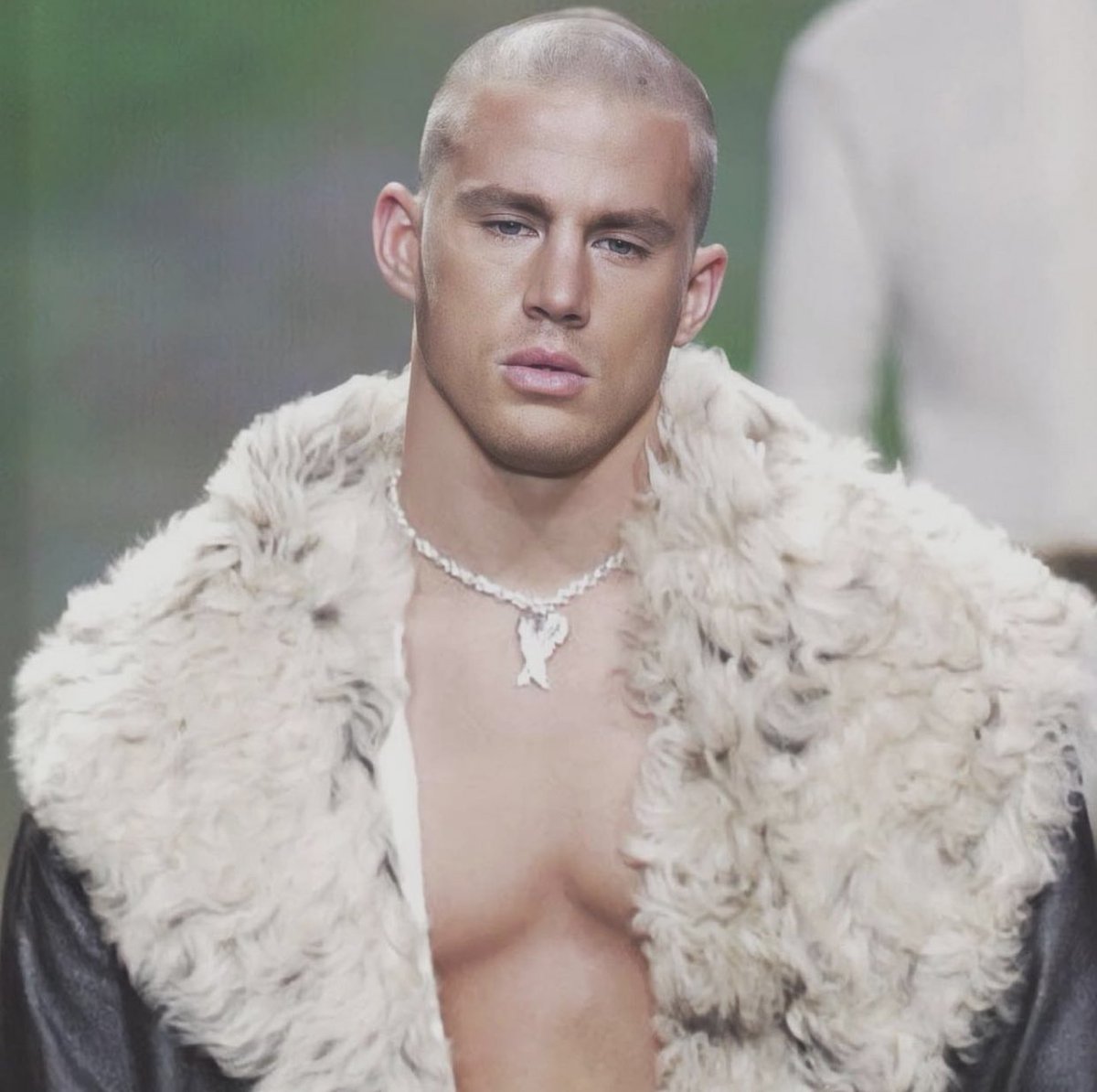 PopCulture2000s's tweet photo. channing tatum at sean john fashion show in 2003 https://t.co/NYeXfee5KQ
