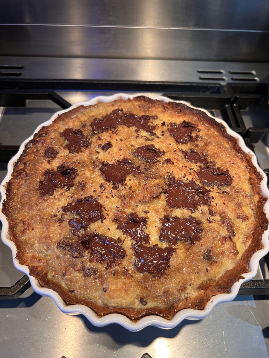 RhysSmart_'s tweet photo. Stepdad has cooked, Turkey & Leak pie as well as this delicious desert. #CookingWithPete https://t.co/cmmIaFttQ6