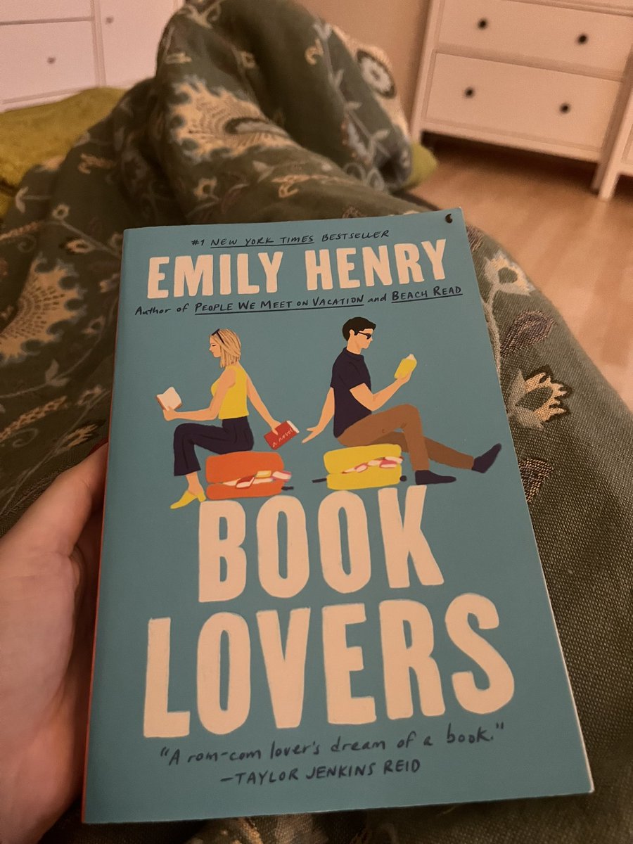 Hello Frens, mein vermutlich letztes Buch für 2022 wird heute im Reading Sprint mit dem Buchclub gestartet. Nach Babel brauche ich erstmal dringend etwas seichtes 🥹