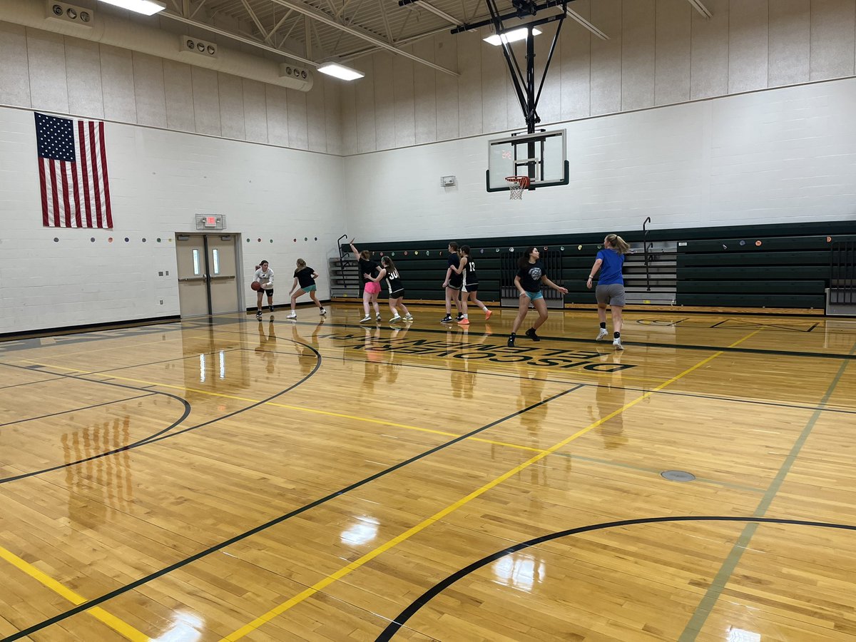 OFHSLadyEagles's tweet photo. Had our alumni scrimmage this morning! Great to see former and present Eagles playing together! #OFPride 🏀 https://t.co/nrPJpnUEQq