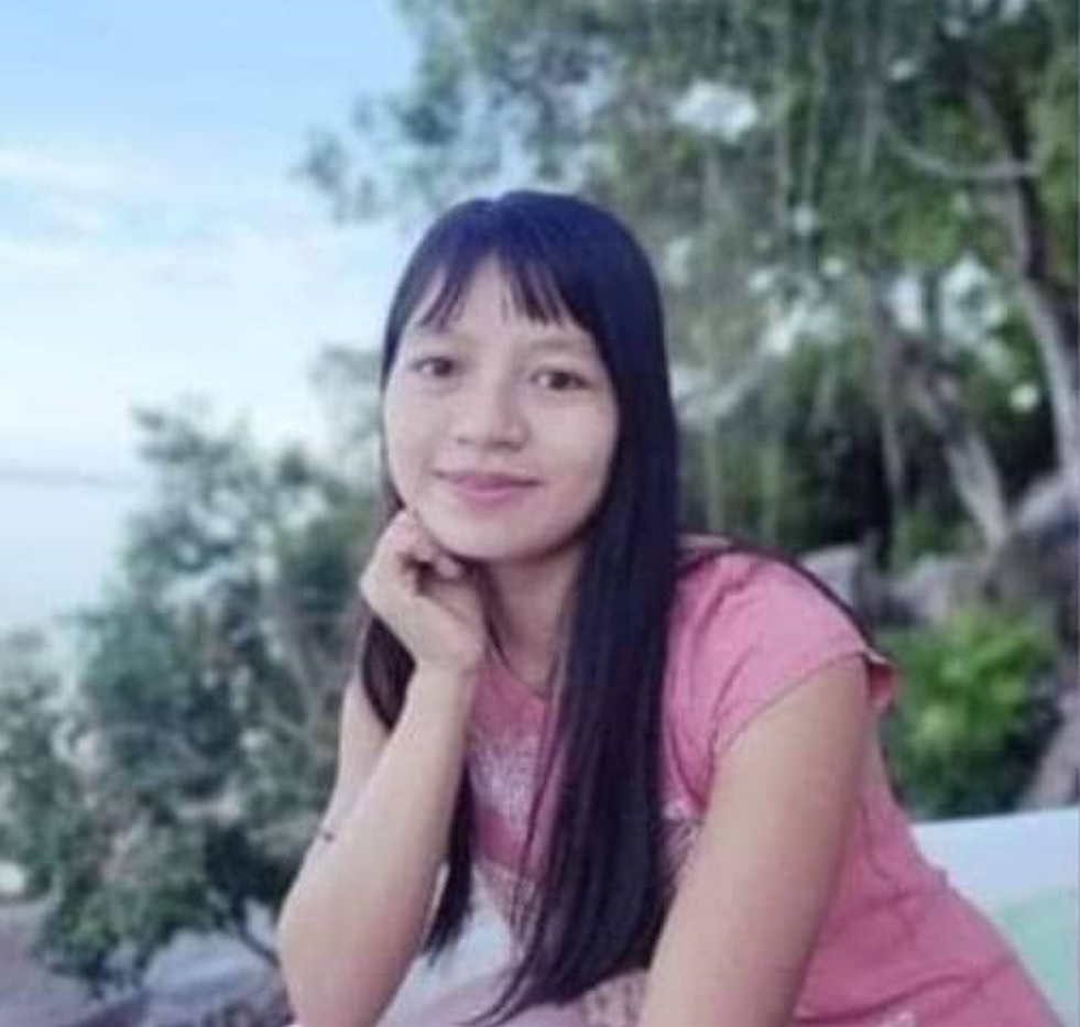 Khithitofficial's tweet photo. ရေဖြူတွင် စစ်ကား မိုင်းခွဲရသဖြင့် ခရီးသွားပြည်သူ မပန်းအိဖြူကို စစ်ကားဖြင့် တက်ကြိတ်သတ်၊ ငါန်းဇွန်နှင့်နတ်မောက်မှ ပြည်သူ ၇ ဦးကိုလည်းစစ်တပ်က သတ်ဖြတ်
Read more->https://t.co/emSATBDLZz https://t.co/m3We94JDeb