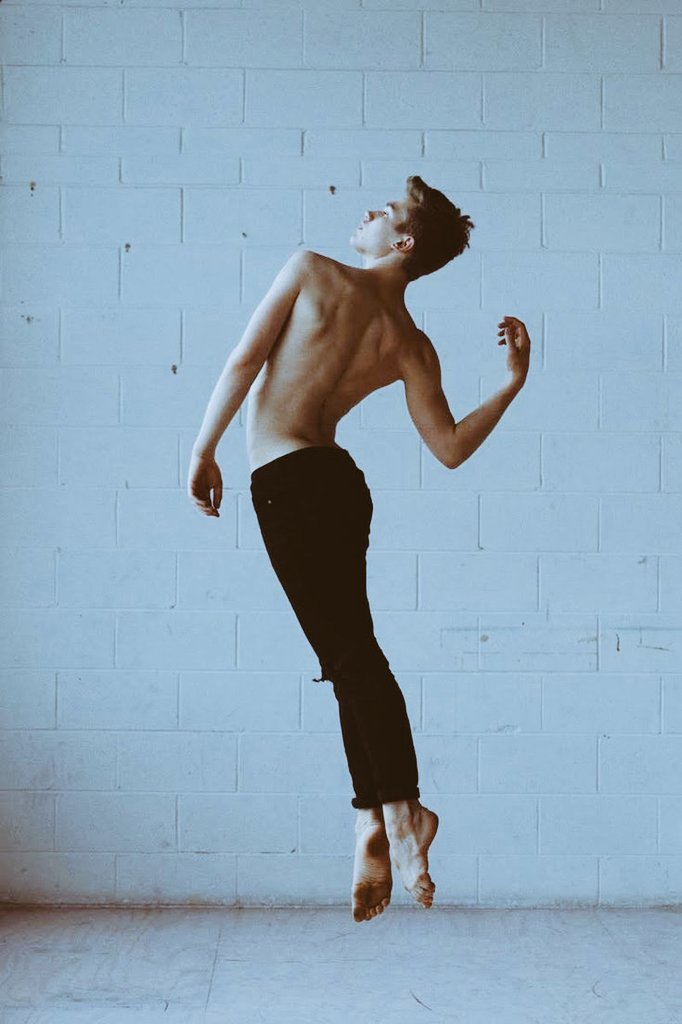 JEO6591's tweet photo. #BalletFascination #BalletStudent #BalletPost https://t.co/jrCx6575p0