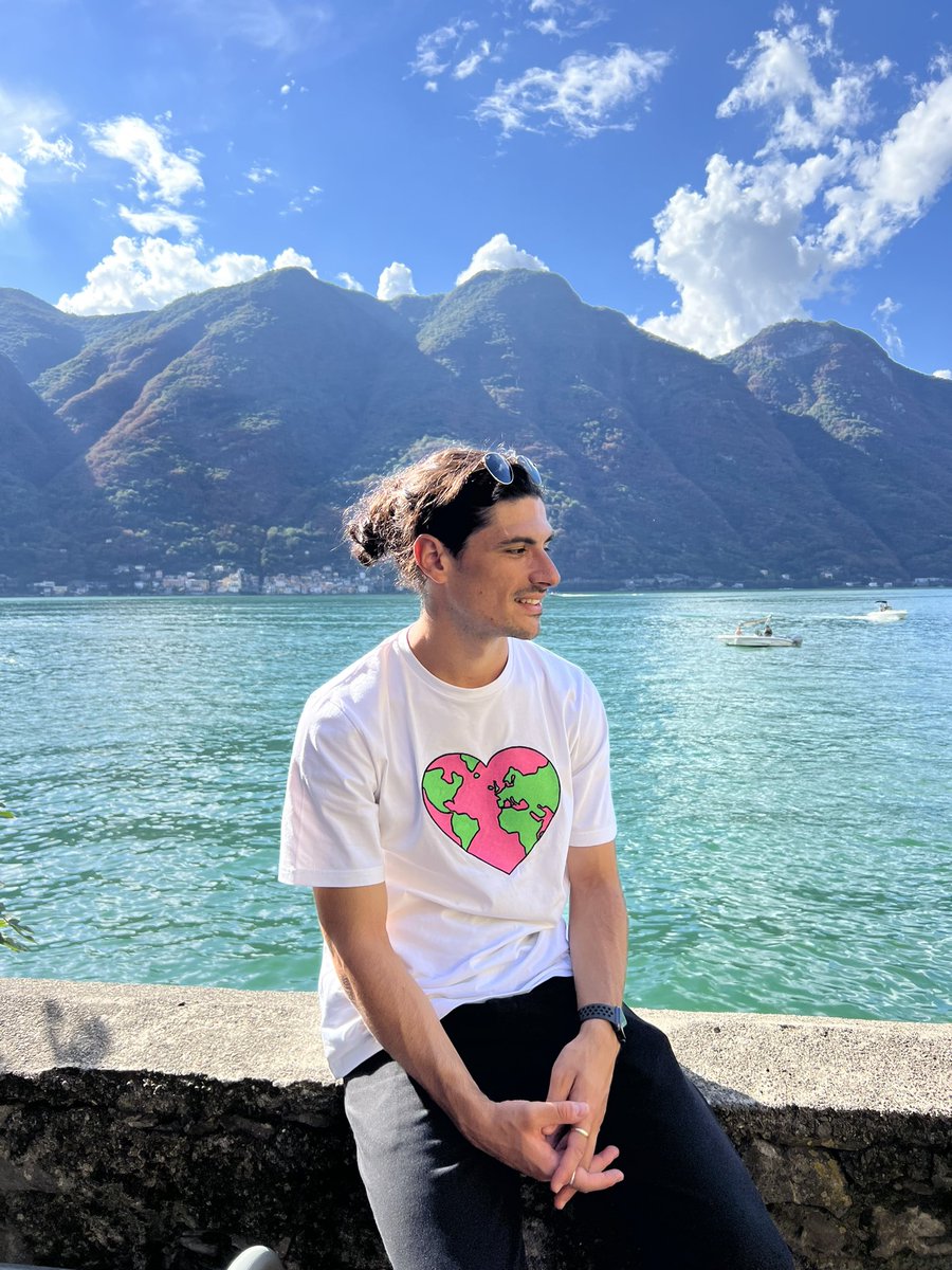 MikeMetois's tweet photo. @gaspardooo quelques créations pour ma marque de vêtements Lovearth 🤷‍♂️🌍
pour les curieux c’est dispo sur https://t.co/fpHVt4Zyng https://t.co/aSfJ0x1dz4
