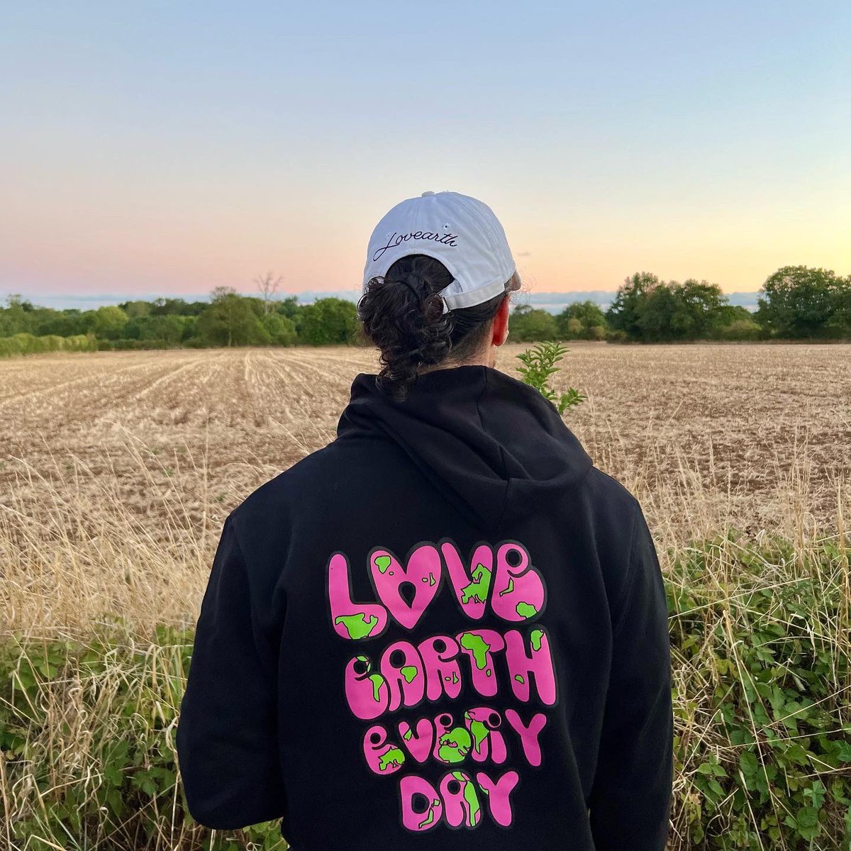 MikeMetois's tweet photo. @gaspardooo quelques créations pour ma marque de vêtements Lovearth 🤷‍♂️🌍
pour les curieux c’est dispo sur https://t.co/fpHVt4Zyng https://t.co/aSfJ0x1dz4