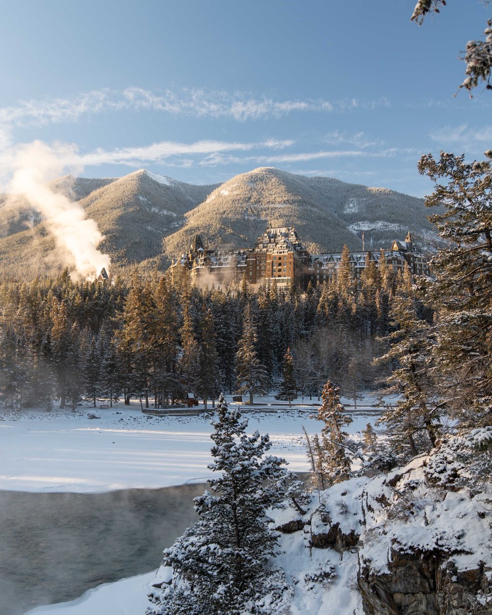 FairmontSprings's tweet photo. Our perfect winter wonderland! ❄️☃️✨

#BanffSprings #ChristmasAtTheCastle #MyBanff https://t.co/xGAPAuZGha