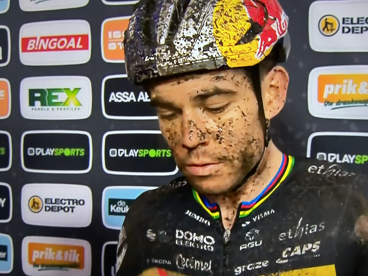 VaTi75's tweet photo. Wat een koersdagen @mathieuvdpoel @WoutvanAert @tompidcock Toppers !!! https://t.co/tSw0pLLL2R