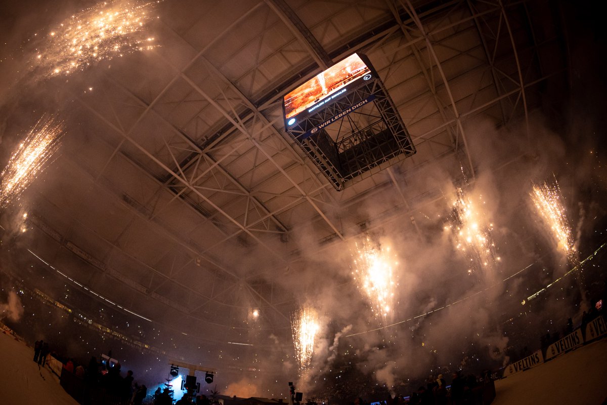 Biathlon auf Schalke tweet media