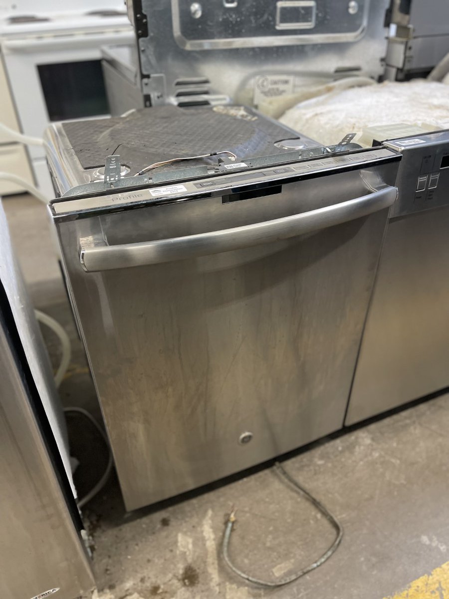 BuildingValue's tweet image. This 42 dBA Profile Series dishwasher is stainless steel inside and out. It is energy star/CEE qualified and has GE's most advanced wash system with 102 cleaning jets. Includes an adjustable full-extension rack system, 2-pump motor, &amp;amp; user-friendly top controls. Model PDT750SSFSS
