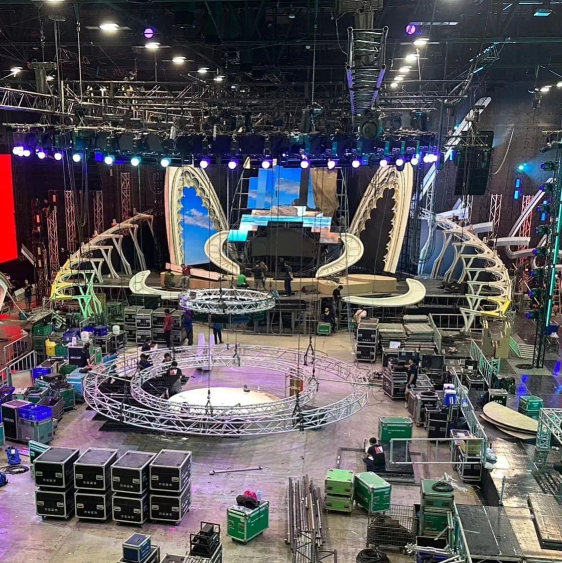 djguyscheiman's tweet photo. White Party Bangkok Production!! This is out of this world! #excited #mainevent #guyscheiman #guyscheimanmusic https://t.co/vdxQaq0GYR