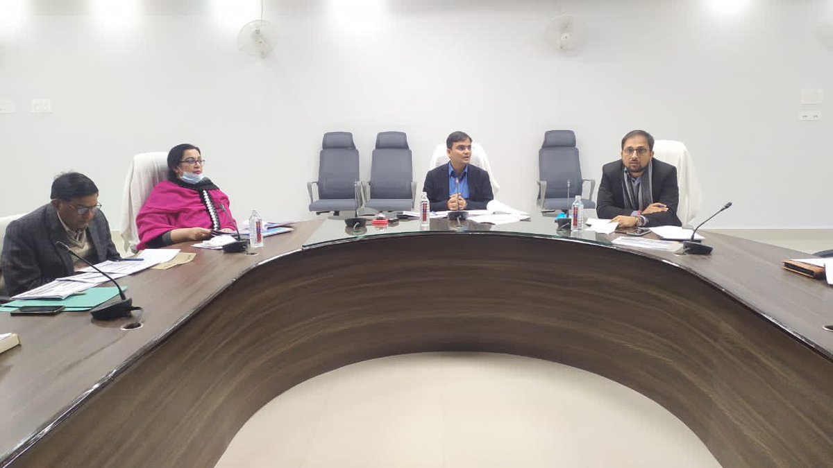 कलेक्ट्रेट सभागार महराजगंज में DHS की बैठक सम्पन्न हुई । <a href="/DmMaharajganj/">DM Maharajganj</a> <a href="/DhsMhrjganj/">CMO Office Maharajganj</a> <a href="/CdoMaharajganj/">CDO Maharajganj</a> <a href="/brajeshpathakup/">Brajesh Pathak</a> <a href="/CMOfficeUP/">CM Office, GoUP</a>