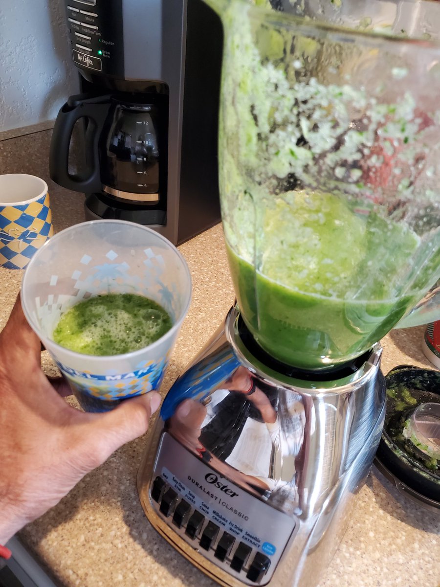jlvgjockey's tweet photo. Detox Dia 3
1/2 Manzana verde
1/2 Pepino
Rodaja de Piña
Rama de Celery
Espinaca
Perejil
Pedazo de cristal de Sabila
Jenjibre (Agua) ...hervir previo
Jugo de Limón (1)
#detoxhealth https://t.co/OvjghAOLLu