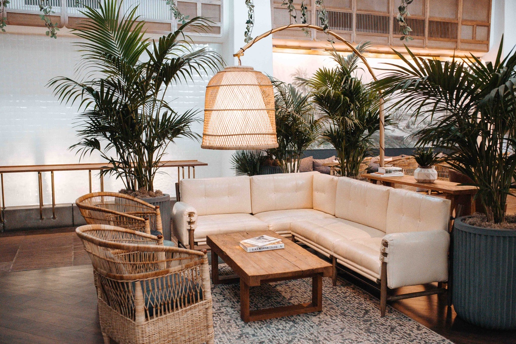 thescottresort's tweet image. If you&apos;re here for business, we&apos;ll make it a pleasure. 🌿🥃⁠
⁠
⁠
📷️ @jenkhawkins ⁠
⁠
⁠
⁠
⁠
⁠
⁠
#hoteldesign #hoteldesigner #curatedesign #designlove #interiordesigninspiration #architecturelove ⁠#scottsdalelife #boutiqueresort #desertdweller