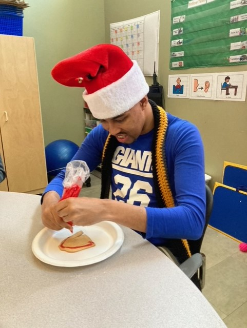 AndersonAutism's tweet photo. Holiday celebrations at Horton Way LLLC continue! The team enjoyed cookie decorating, a music group with hand bells, and the grand opening of the Horton Way Cafe! Merry Christmas & Happy Holidays from Horton Way! #AdultProgram #HappyHolidays #Autism #1in44 https://t.co/Kxmppas7CA