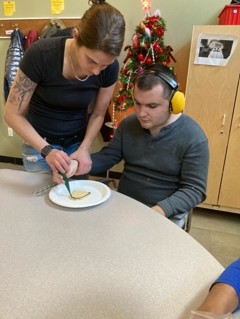 AndersonAutism's tweet photo. Holiday celebrations at Horton Way LLLC continue! The team enjoyed cookie decorating, a music group with hand bells, and the grand opening of the Horton Way Cafe! Merry Christmas & Happy Holidays from Horton Way! #AdultProgram #HappyHolidays #Autism #1in44 https://t.co/Kxmppas7CA