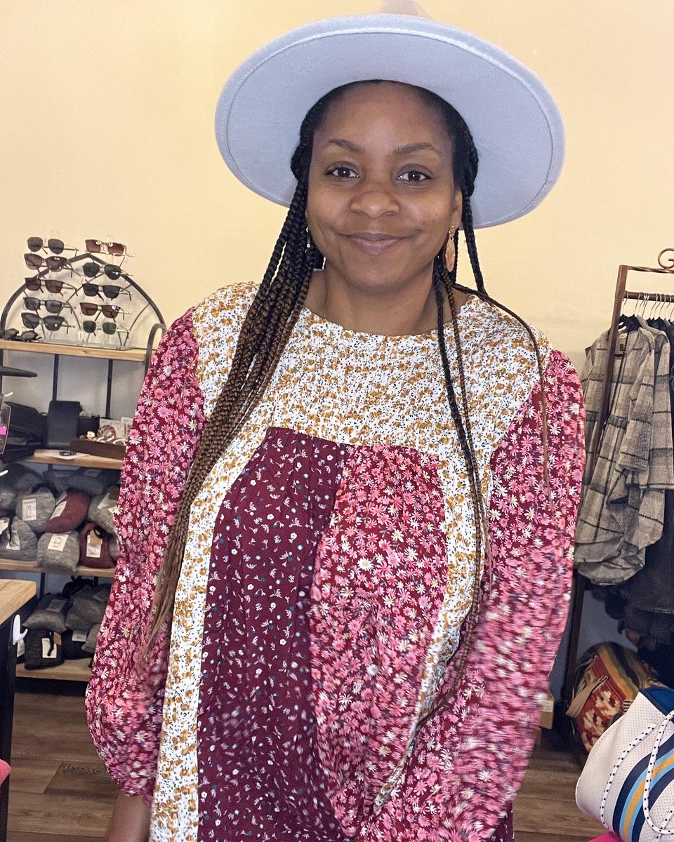 Cotiqueshop's tweet photo. Coming by to shop today? Be sure to grab this comfy top! OR the entire outfit! Hat, earrings, a cute pair of jeans and some shoes too!!!

We are here til six and ready to show you all the things!

#citetops #comfytops #flowystyle #rayon #easel #apparel https://t.co/M6LqV4e9UI