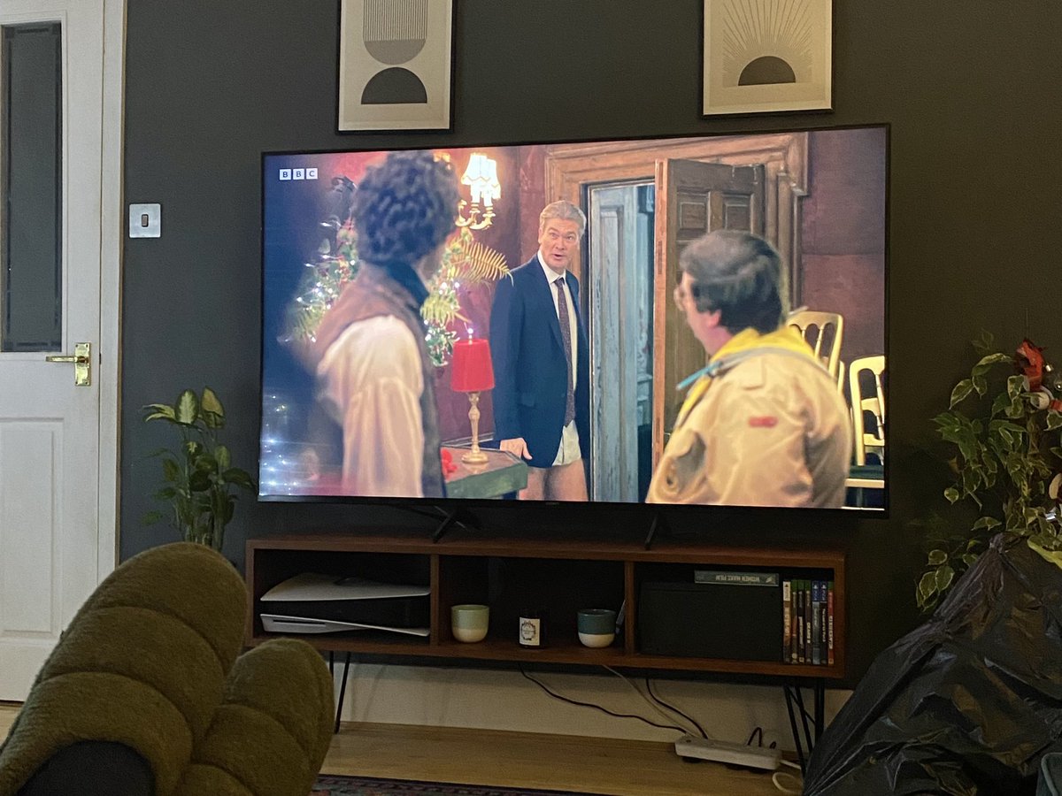 Right. Ghosts, Motherland, Detectorists Christmas specials and wine. 🎄🍷