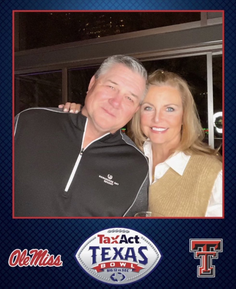 ToddDodgeFBcamp's tweet photo. Tonight I’m honored to be inducted as a Texas Gridiron Legend in Houston. I’m thankful to my family &amp; coaches who invested in me as a youth. And to my teammates &amp; coaches at UT. Thank you to all my former players &amp; coaches. Most of all, I’m grateful to Elizabeth and our children. https://t.co/NgIlqOPnAq