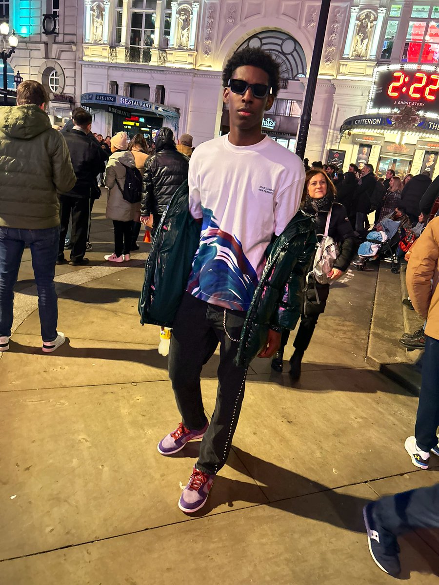 Brandonj10B's tweet photo. Why ain’t nobody tell me London 🇬🇧was hard fr. https://t.co/LhPixSHzSj