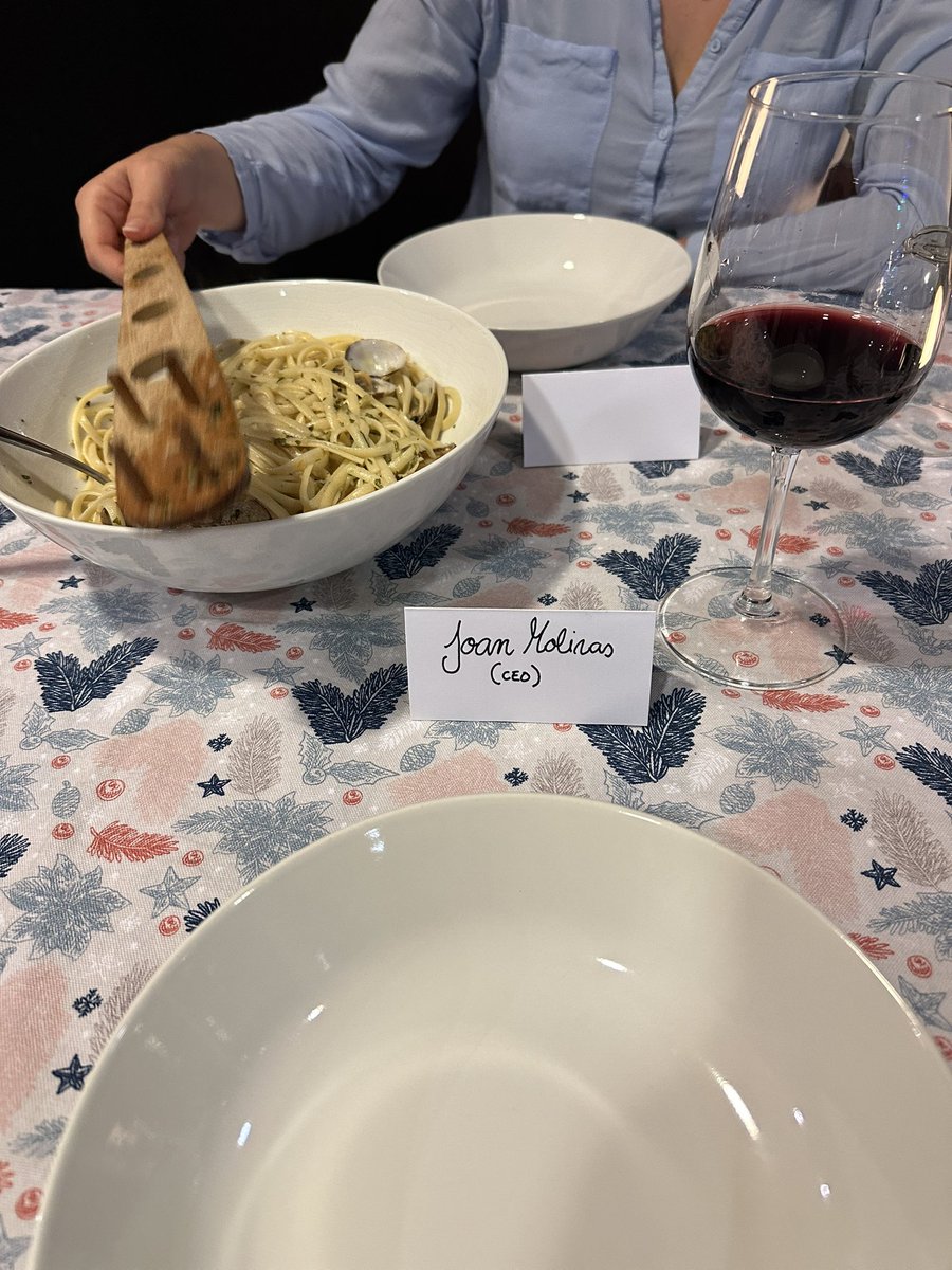 JoanMolinas's tweet photo. Este año por múltiples motivos no he podido hacer una cena de empresa y mi novia @judi251 me ha preparado una en casa 🤗. Que importante es, y poco se habla, de tener un apoyo incondicional cuando desarrollas un rol así. https://t.co/Gc7xNOAeIS