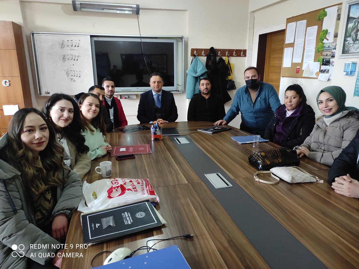 ahmettunc65's tweet photo. Okul ziyaretlerimiz devam ediyor...
#Yunus Emre Ortaokulu
#Baskale İmam Hatip Lisesi https://t.co/DWI5kKlyn0