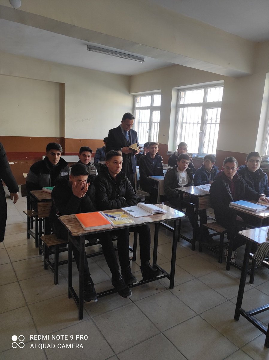 ahmettunc65's tweet photo. Okul ziyaretlerimiz devam ediyor...
#Yunus Emre Ortaokulu
#Baskale İmam Hatip Lisesi https://t.co/DWI5kKlyn0