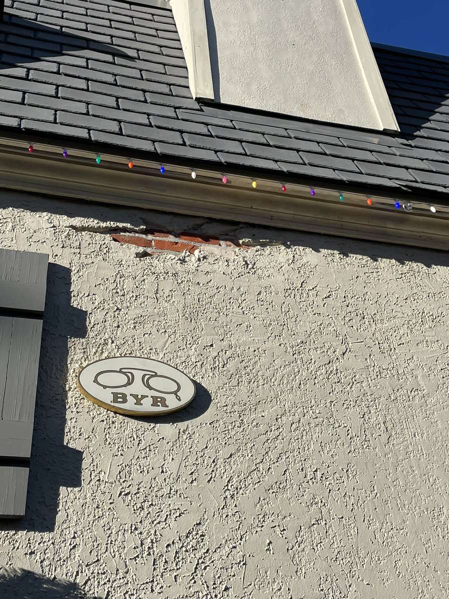 BGWInspector's tweet photo. Several signs in Aquitaine are missing. https://t.co/tHAzOeug94
