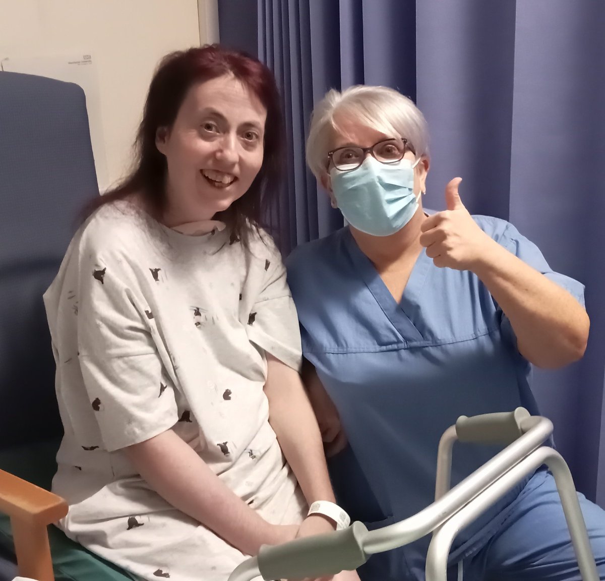 One of our long stay #rehablegend finally went to the ward after 3.5 months on ICU. Very pleased to visit her today 🎉 A real MDT effort - medical team, excellent nursing care (including hair dye & weekly manicure!), physio, dietician, SLT, pharmacy & special help from NWVU 👏👏