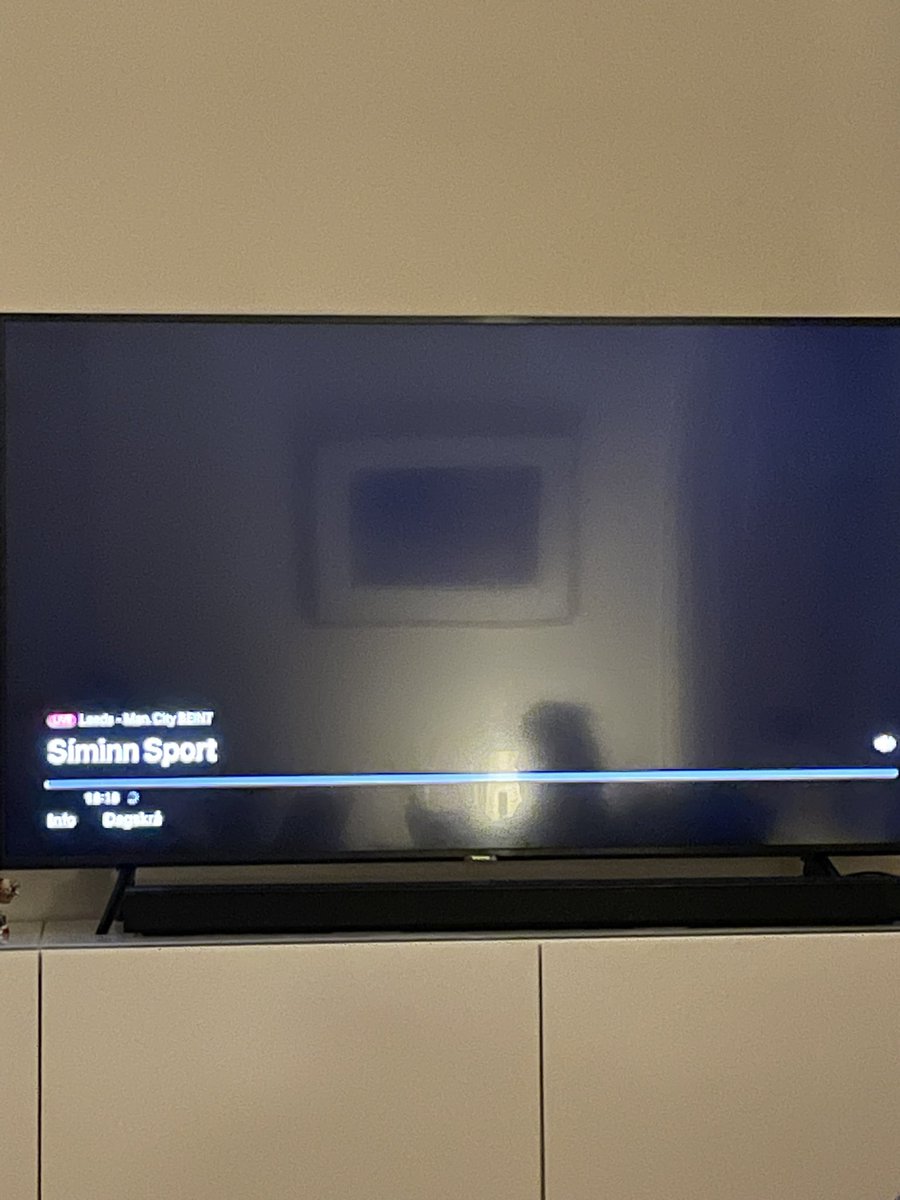 kolbeinnatli's tweet photo. Kommon @siminn það er glatað að þetta gerist leik eftir leik í enska þegar horft er í Apple TV. https://t.co/JtjCBKzOC4