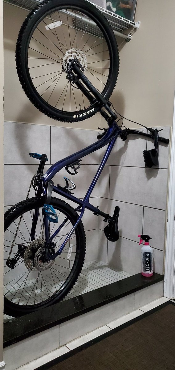 kevint3141's tweet photo. @muc_off Just picked up Michelle's new used bike. It was filthy... Nipped that in the bud.
#WinterInCanada #DogBath #NotJustForDogs https://t.co/MTMrcOl5XR