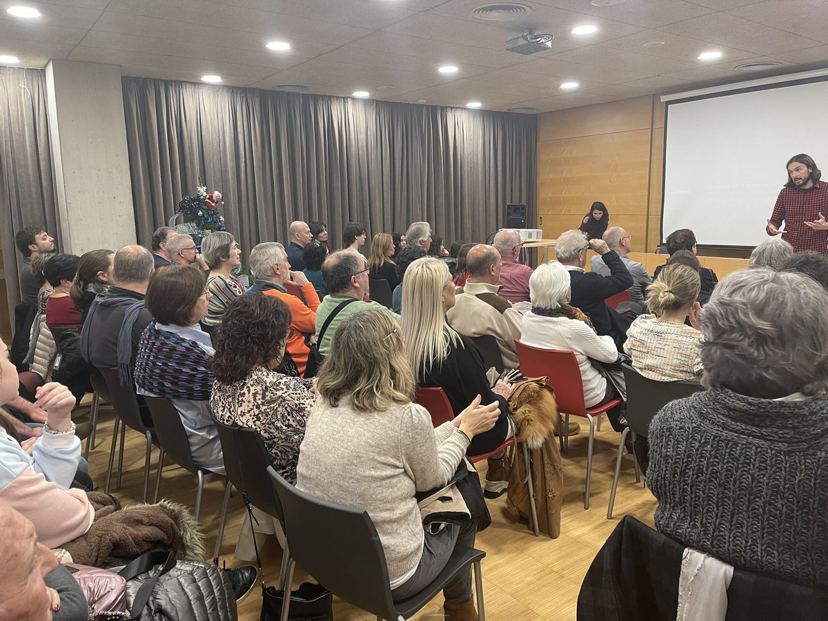 Amb la sala polivalent de gom a gom, s’ha estrenat la pel·lícula documental "Felip Pedrell: Resurfacing a Musical Legacy" de Xabier Coluig. Enhorabona!
<a href="/bibliotecamd/">Biblioteca Tortosa</a> <a href="/XabierColuig/">Xabier Coluig</a> <a href="/XimoMartore1/">Ximo Martorell 🎗</a> <a href="/cintaespuny/">Cinta</a> <a href="/fernandosaporta/">Fernando Saporta</a> #Pedrell