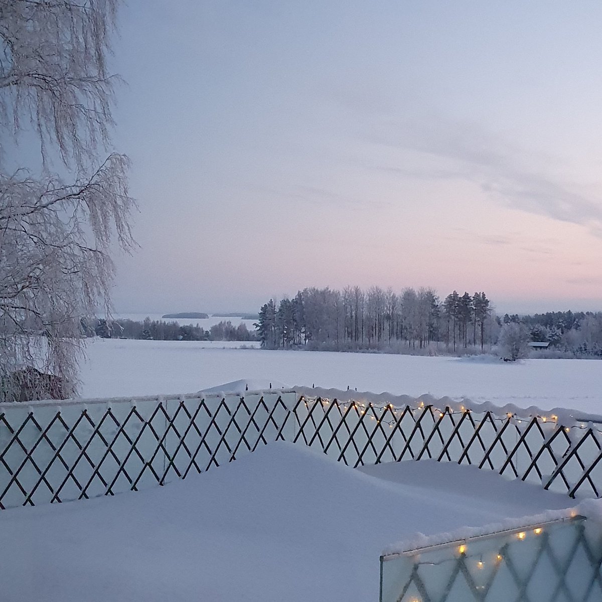 reindeerfinn's tweet photo. @mikep_lbi #goodnight from South-Ostrobotnia #Finland 🇫🇮 #MeteoriteLake #impactite https://t.co/5BOODCHmpk