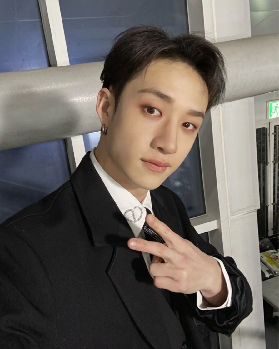 shpylkache's tweet photo. #LettersToChan
Я очень сильно ценю твой непосильный труд, Чан. Ты невероятный и очень ответственный человек. Твоя улыбка -одна из лучших. Твои способности на высоте: твой вокал, реп и танцы, продюссерсто очень круты. я люблю тебя, Чан🤲🏻✨
#25DaysofChan
#ThankfulForChan https://t.co/MvWJkMVzPT