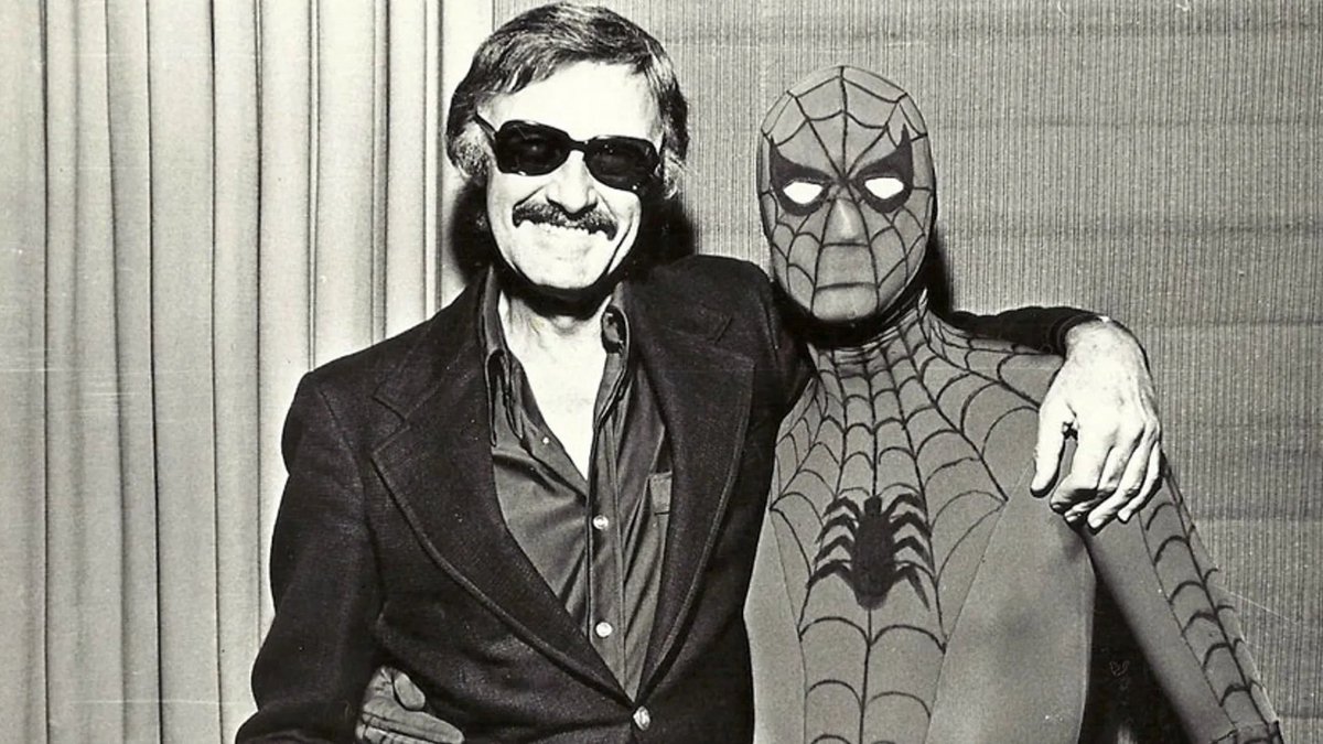 RealGilbertACP's tweet photo. #GGACPCENTENARY Everyone at #GGACP pays tribute to the life and career of the late, great Stan Lee, #BOTD 100 YEARS AGO! What is YOUR favorite Lee project?! @Franksantopadre @RealGilbert @TheRealStanLee @Marvel #FaceFront #Excelsior https://t.co/mjBhpsoNHy