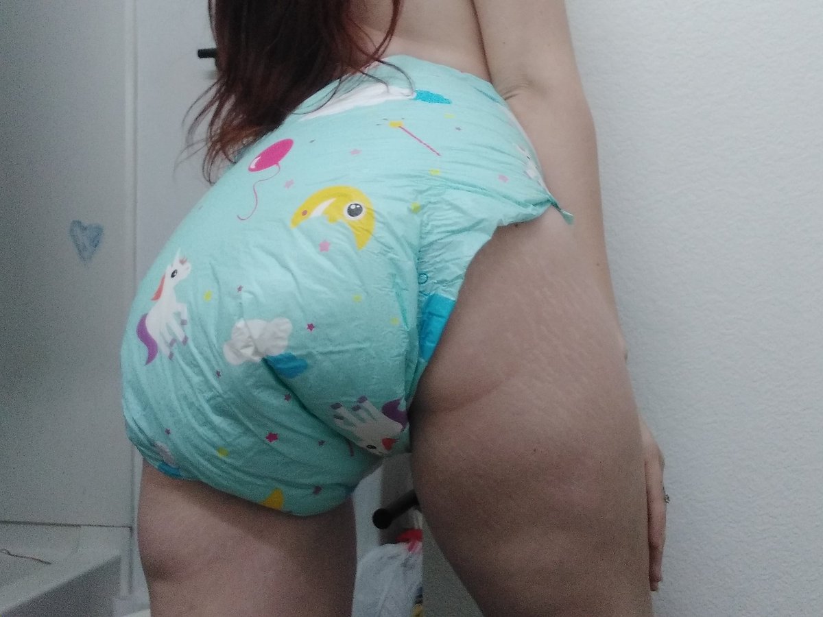 LittleLohan69's tweet photo. Now that family things are done my Diaper challenge officially starts on the 1st! New year, new diapered Lohan! 😍😎 #abdlprincess #300daysindiapers https://t.co/VNjPwmim8q