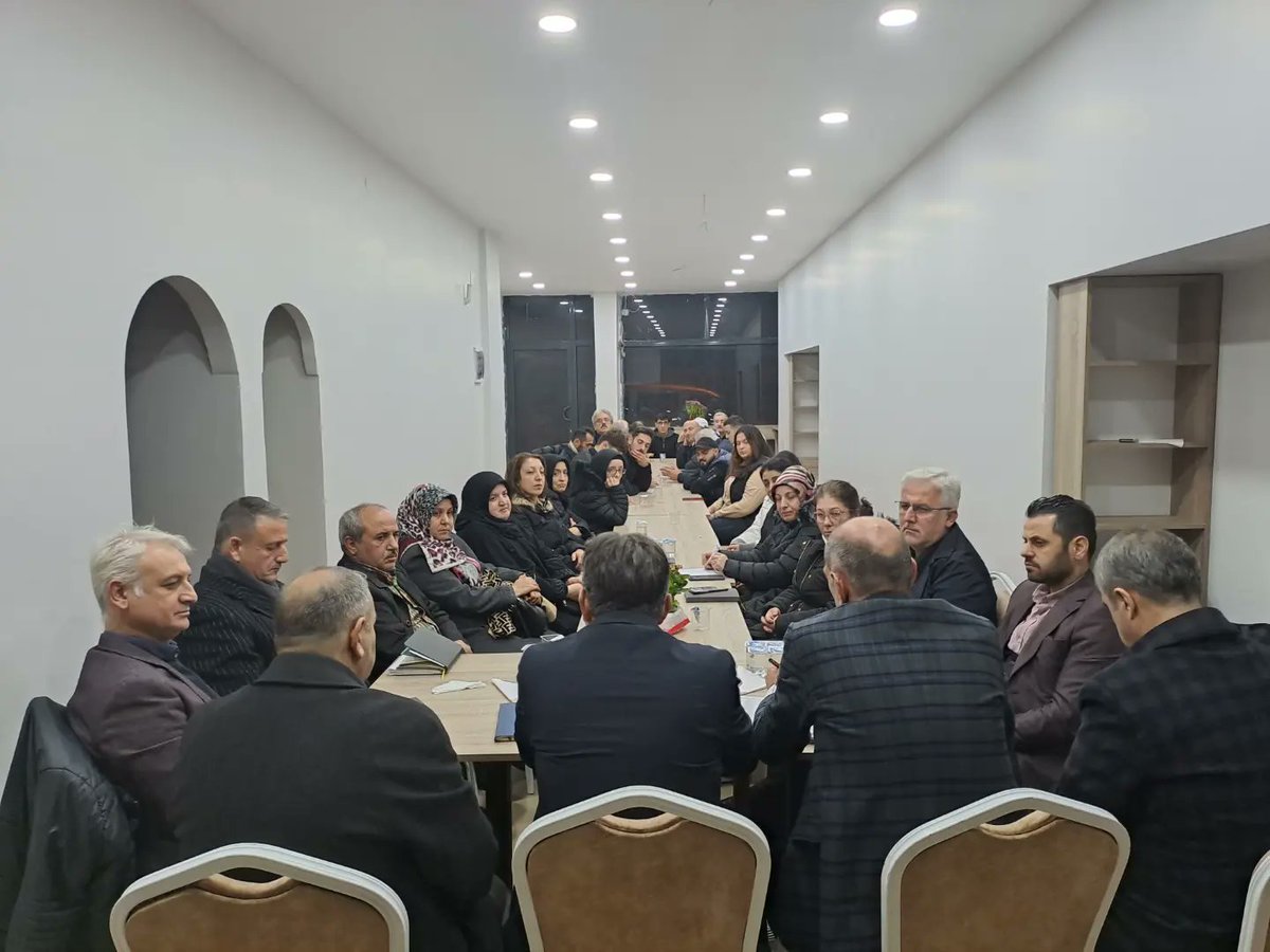 Bugün gerçekleştirdiğimiz mahalle toplantımıza hane ziyaretlerindeki 1.'liğimizi tebrik etmek üzere il yönetim kurulu üyemiz Selçuk Kar katıldı. Kendisine yapmış olduğu ziyaretten dolayı çok teşekkür ederiz.
#akparti #akpartiistanbul #2023yolundabiriz