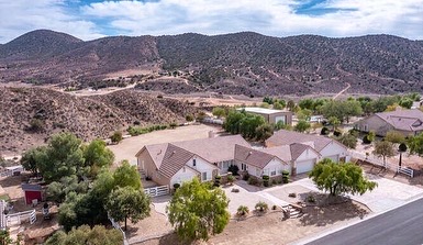 dilbeckre's tweet photo. Welcome to this special enclave of homes in Sierra Colony where the streets are paved and the views are grand.
.
🏠 34816 Caprock Road, Agua Dulce, CA
🛌 3 bedroom
🛁 4 bathroom
Listed at $1,595,000
.
Represented by Susan Duntley DRE #01831266 https://t.co/cII5GHqOzP