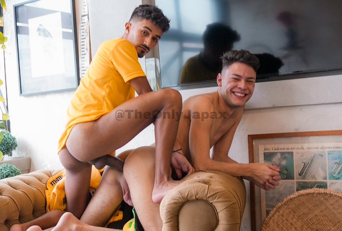 Watch Hanry's leaked NSFW photo on TwXstars