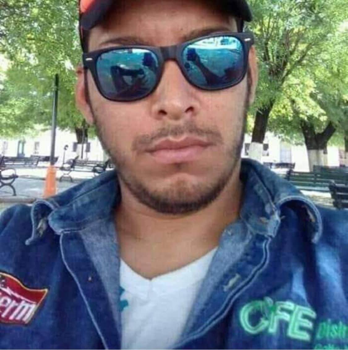 noticiasdesn's tweet photo. 🚨 Denuncian a este grupo se estafadores en #SanNicolas se hacen pasar por trabajadores de CFE o de Gas Natural para “detectar” anomalías en medidores y pedir dinero para no denunciar 🚨 van abordó de un Sentra Gris sin logos @daniel_carrillo atencion con esto @Cicmty @MtyFollow https://t.co/x1er4G1CO3