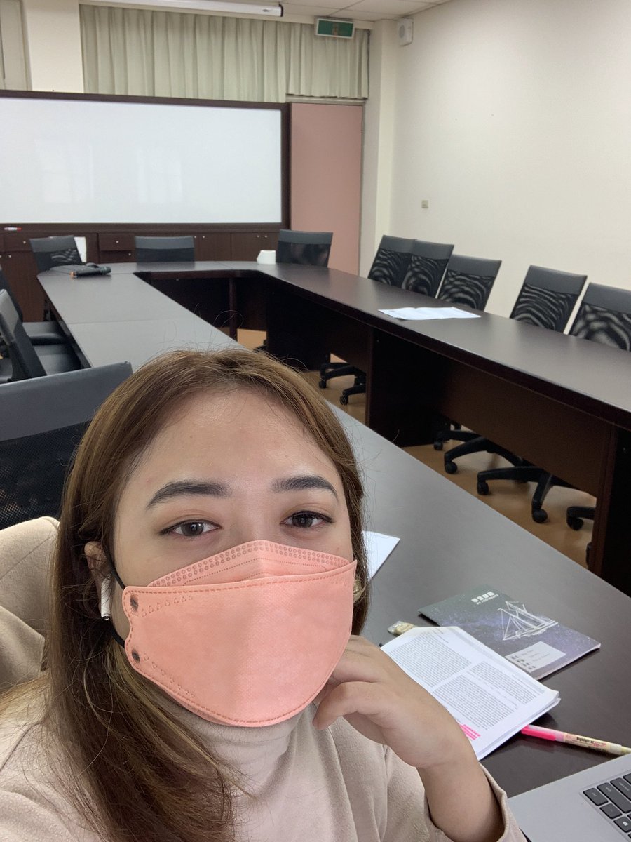 yellyfp's tweet photo. Lagi liat album foto, beneran kehidupan PhD aku sangat senaaaang sekali karena ada mereka. walaupun PhD cand sangat stress jadi tidak berasa, karena selalu ada di lingkungan yg supporting (apa karena gw yg paling kecil di program PhD ini 😜?) https://t.co/Yj9eWCp2gA