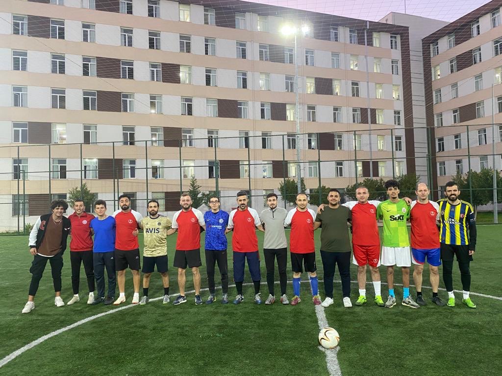 AntalyaKYGM's tweet photo. Şehzade Korkut Yurdumuzun idari personeli ve  öğrencilerimiz arasında final sınavları öncesinde halı sahada dostluk maçı oynandı. https://t.co/zOecLSzjZq