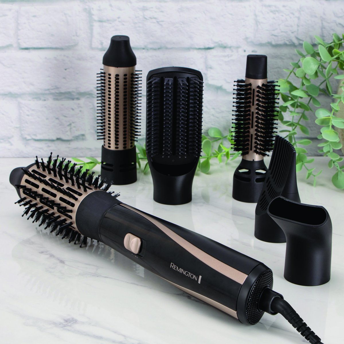 Un coffret magique pour toutes vos coiffures !
Chaque accessoire est conçu pour vous offrir un large choix de style, quelle que soit la longueur de vos cheveux !